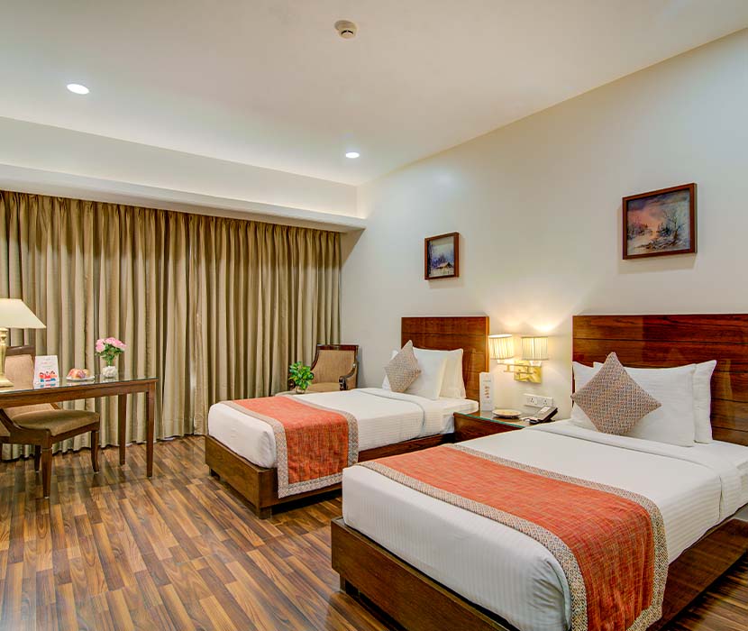 Executive twin bedroom in home IN