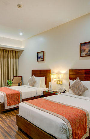 Executive twin room in home IN