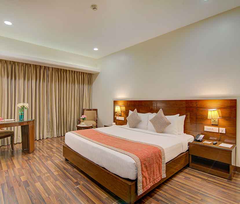 executive bedroom in hotel home IN